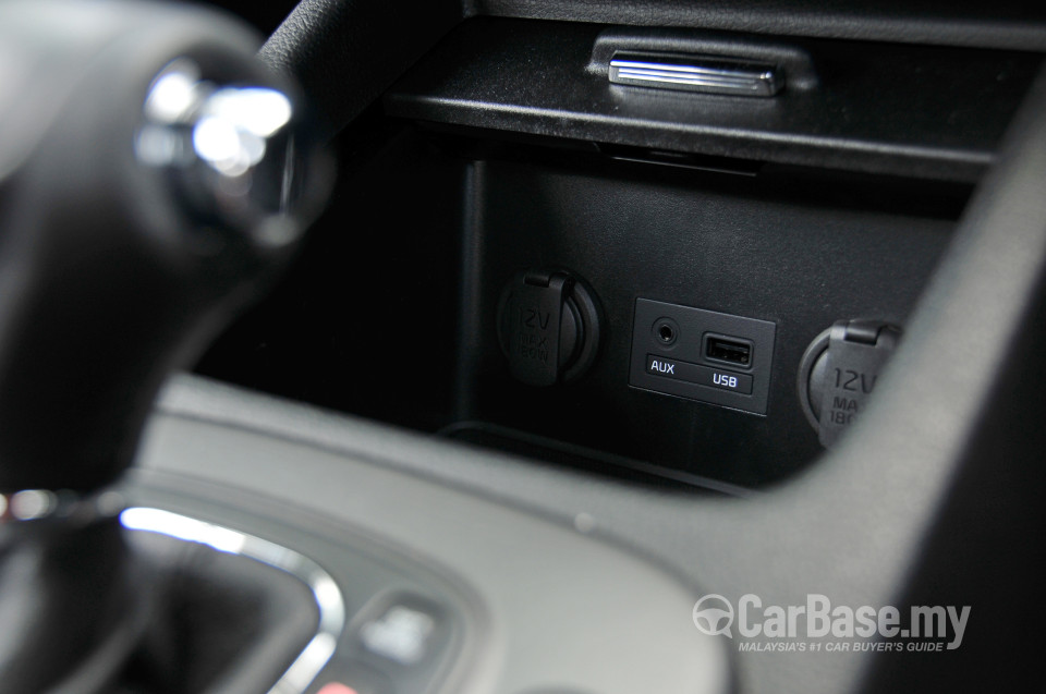 Kia Cerato YD (2013) Interior