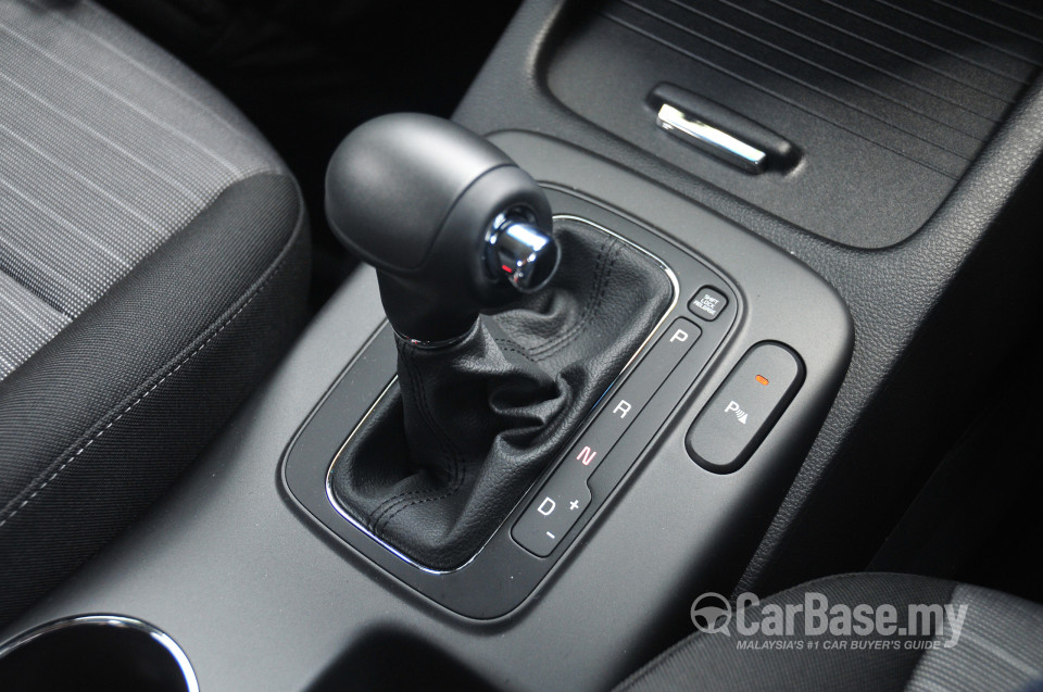 Kia Cerato YD (2013) Interior
