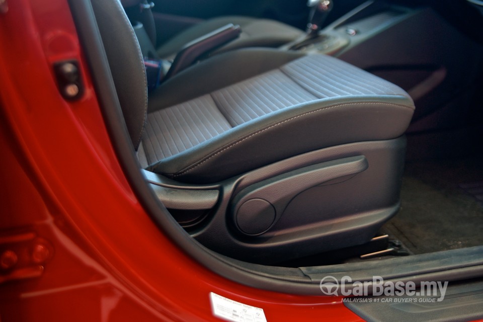 Kia Cerato YD (2013) Interior