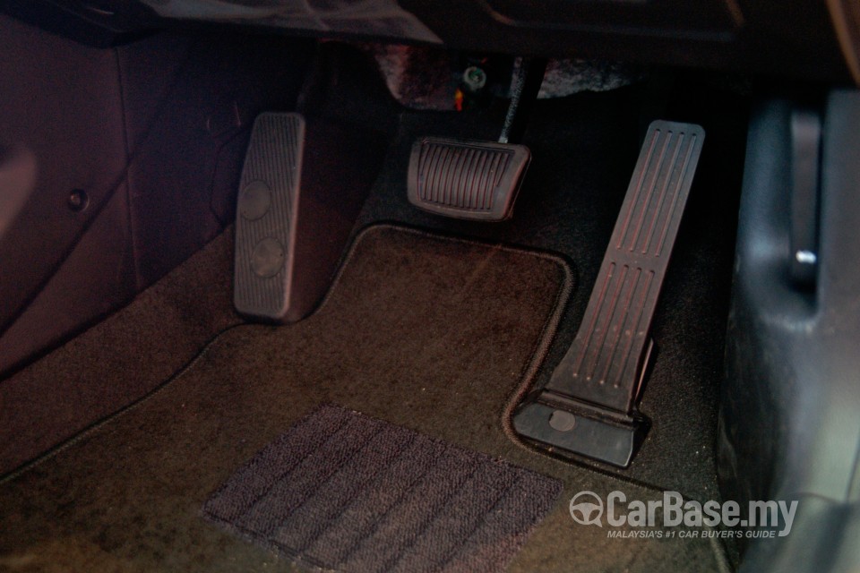 Kia Cerato YD (2013) Interior