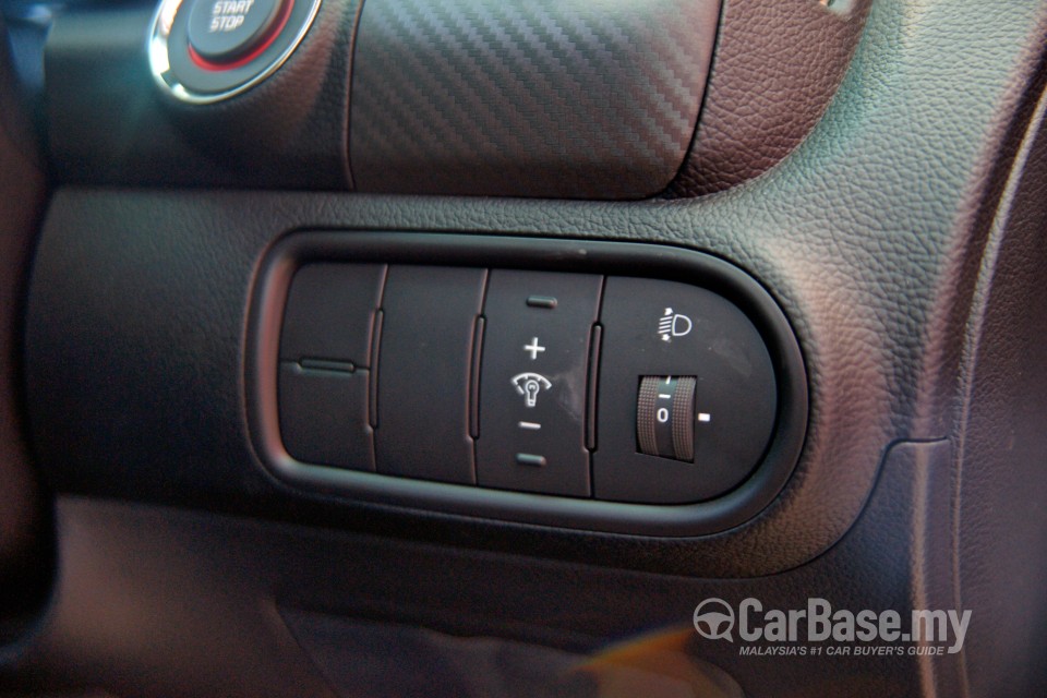 Kia Cerato YD (2013) Interior