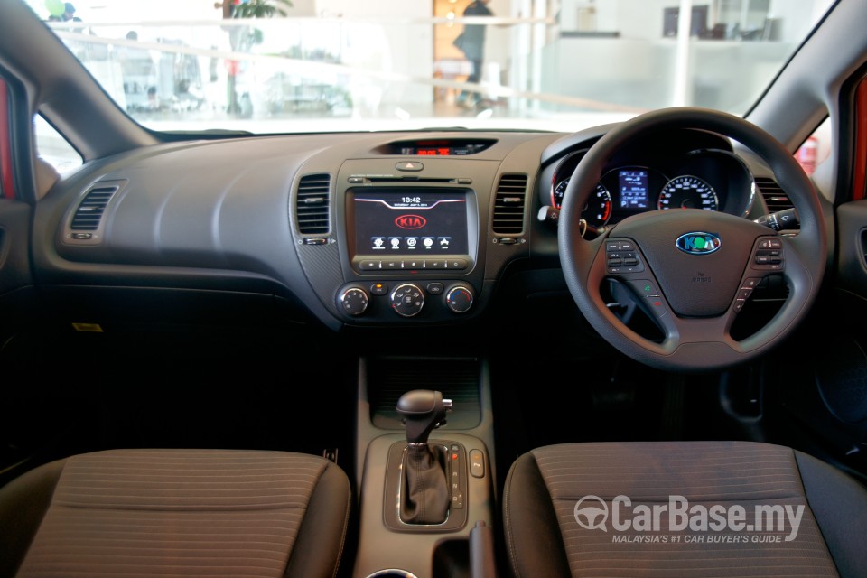 Kia Cerato YD (2013) Interior