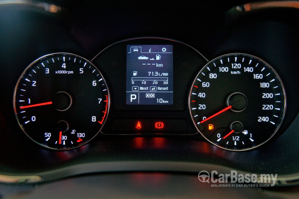 Kia Cerato YD (2013) Interior