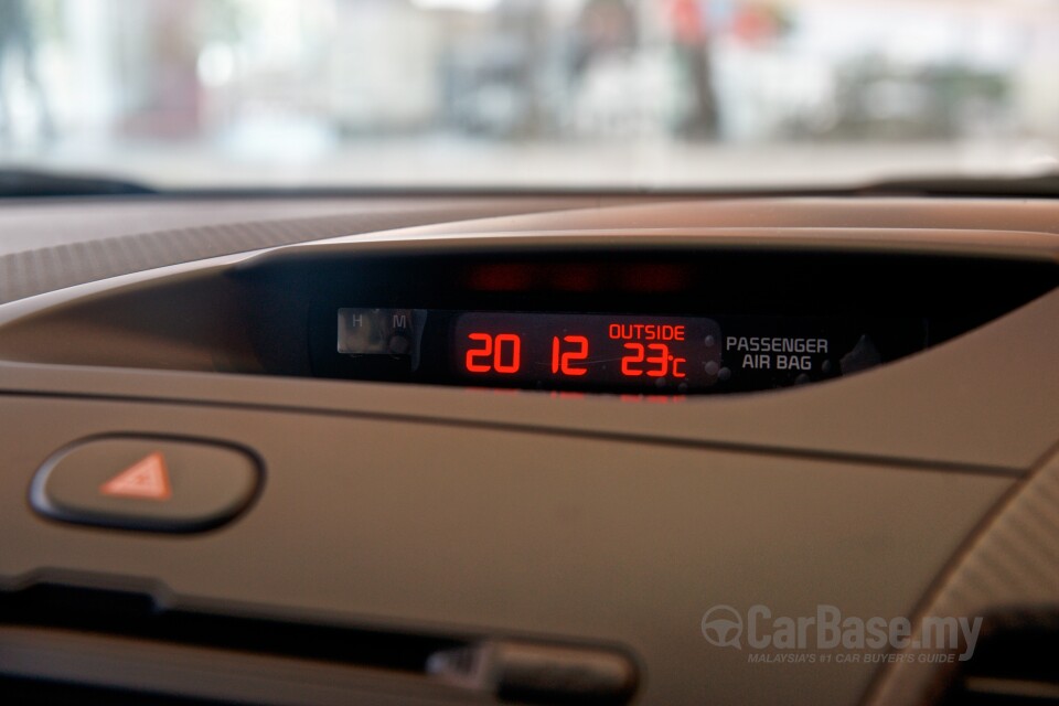 Perodua Aruz D38L (2019) Interior