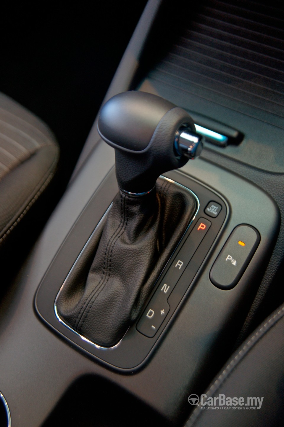 Kia Cerato YD (2013) Interior