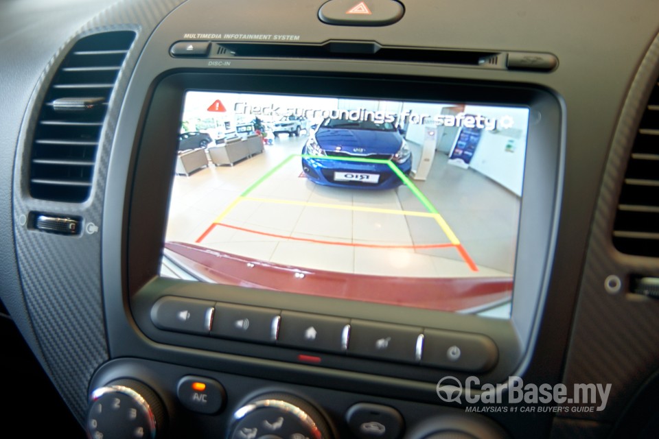 Kia Cerato YD (2013) Interior