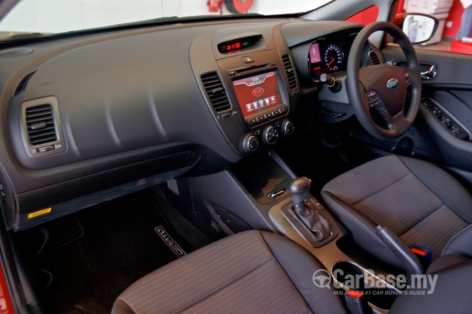 Kia Cerato YD (2013) Interior