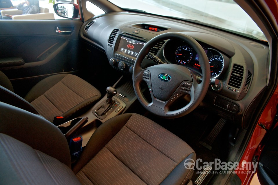 Kia Cerato YD (2013) Interior