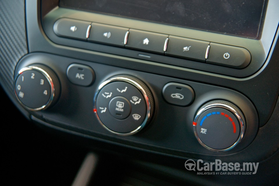 Kia Cerato YD (2013) Interior