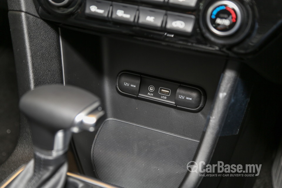Kia Sportage QL (2016) Interior