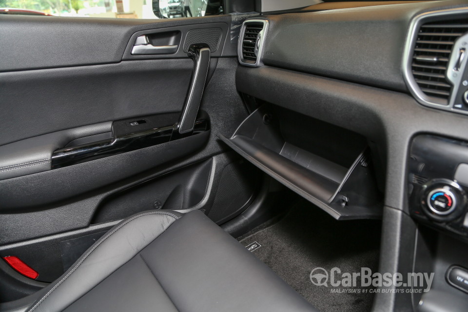 Kia Sportage QL (2016) Interior