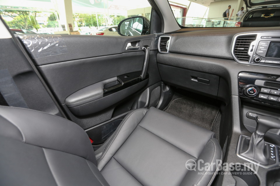 Kia Sportage QL (2016) Interior