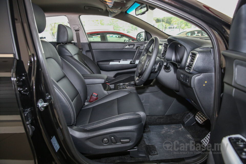 Toyota Innova AN140 (2016) Interior