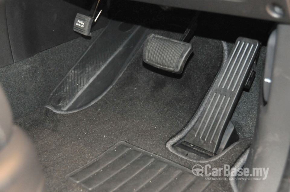 Kia Sorento Mk2 Facelift (2013) Interior