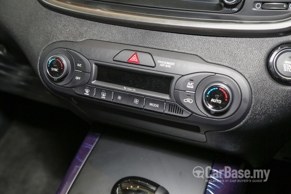 Kia Sorento UM (2016) Interior