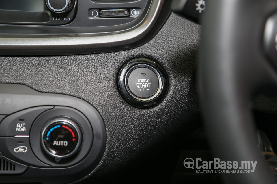 Kia Sorento UM (2016) Interior