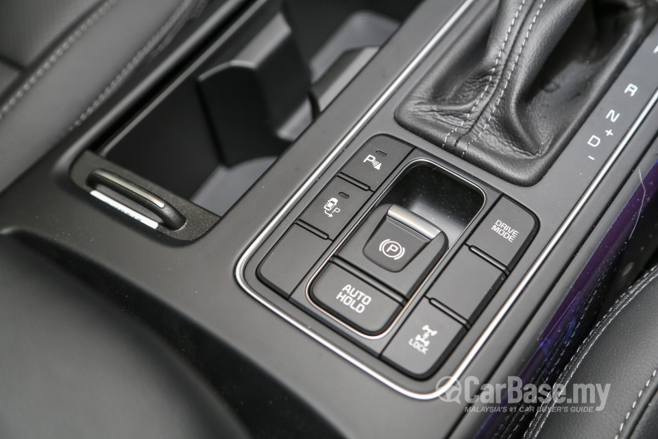 Kia Sorento UM (2016) Interior