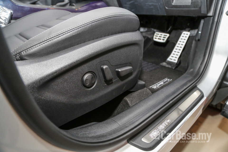 Kia Sorento UM (2016) Interior