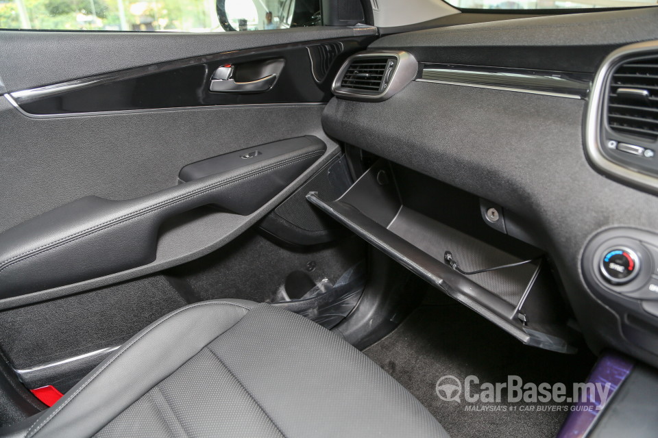 Kia Sorento UM (2016) Interior