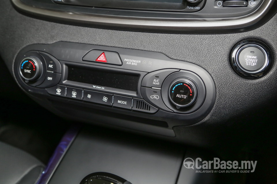 Kia Sorento UM (2016) Interior