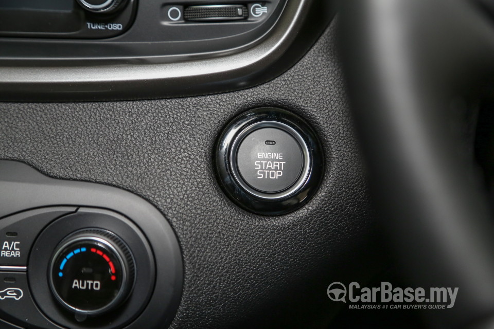 Kia Sorento UM (2016) Interior