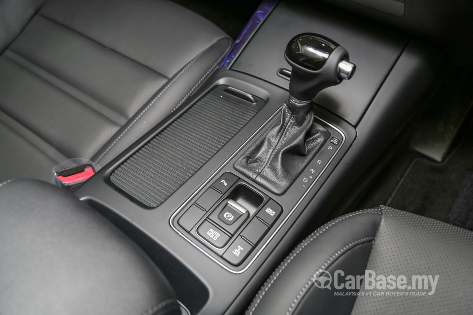 Kia Sorento UM (2016) Interior
