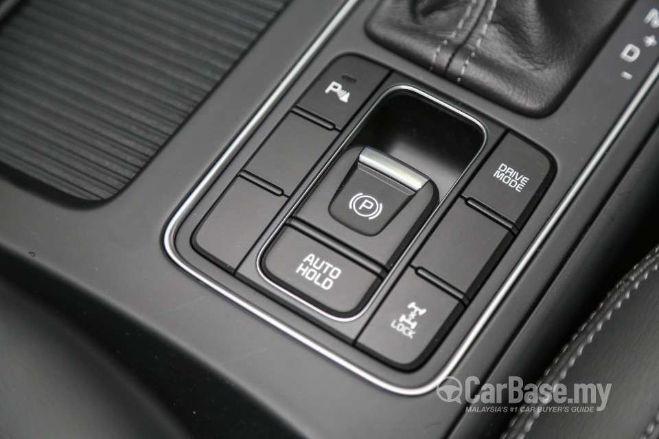 Kia Sorento UM (2016) Interior