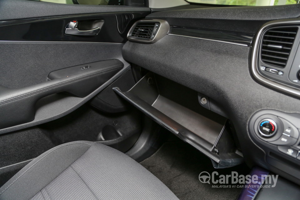 Kia Sorento UM (2016) Interior