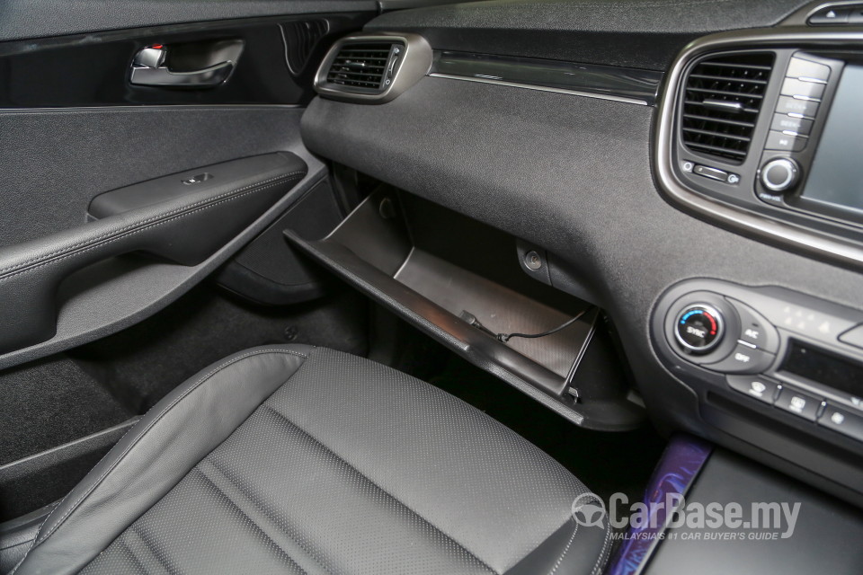 Kia Sorento UM (2016) Interior