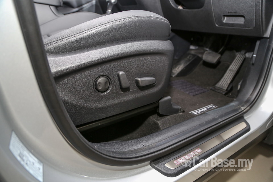 Kia Sorento UM (2016) Interior