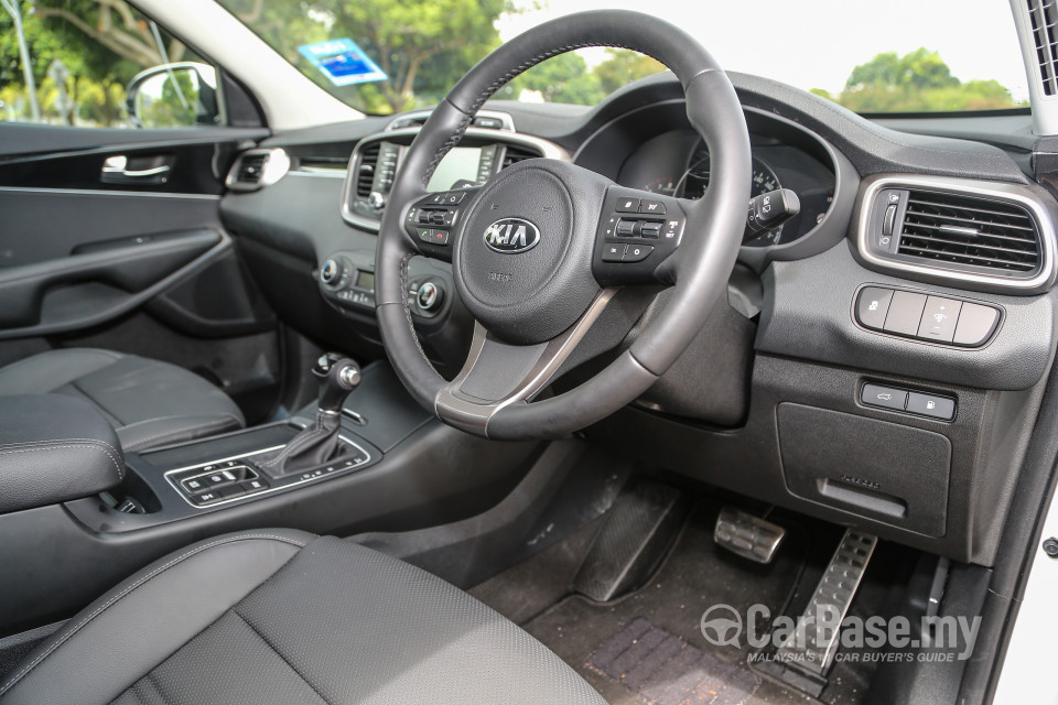 Kia Sorento UM (2016) Interior