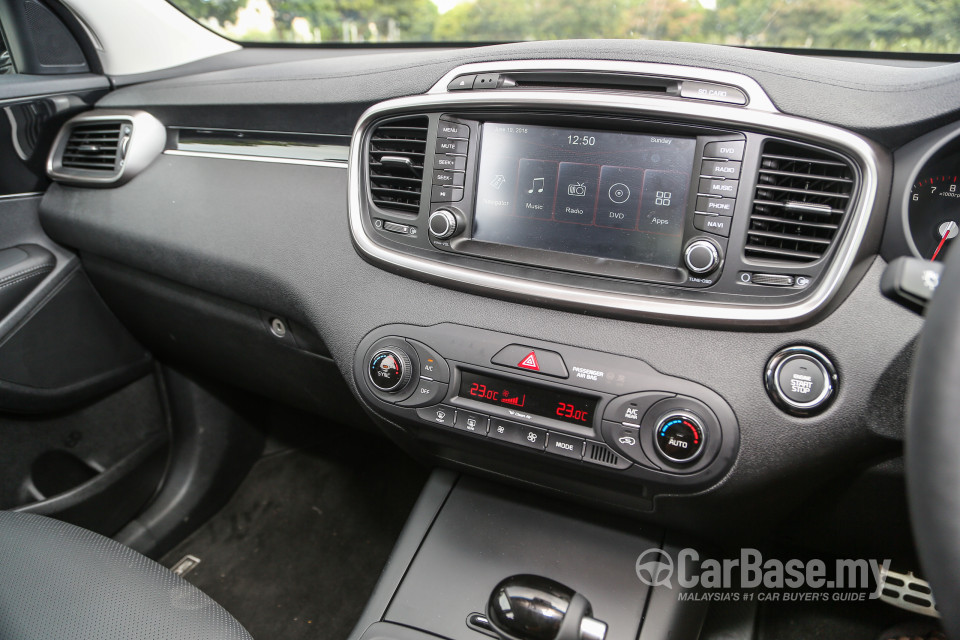Kia Sorento UM (2016) Interior