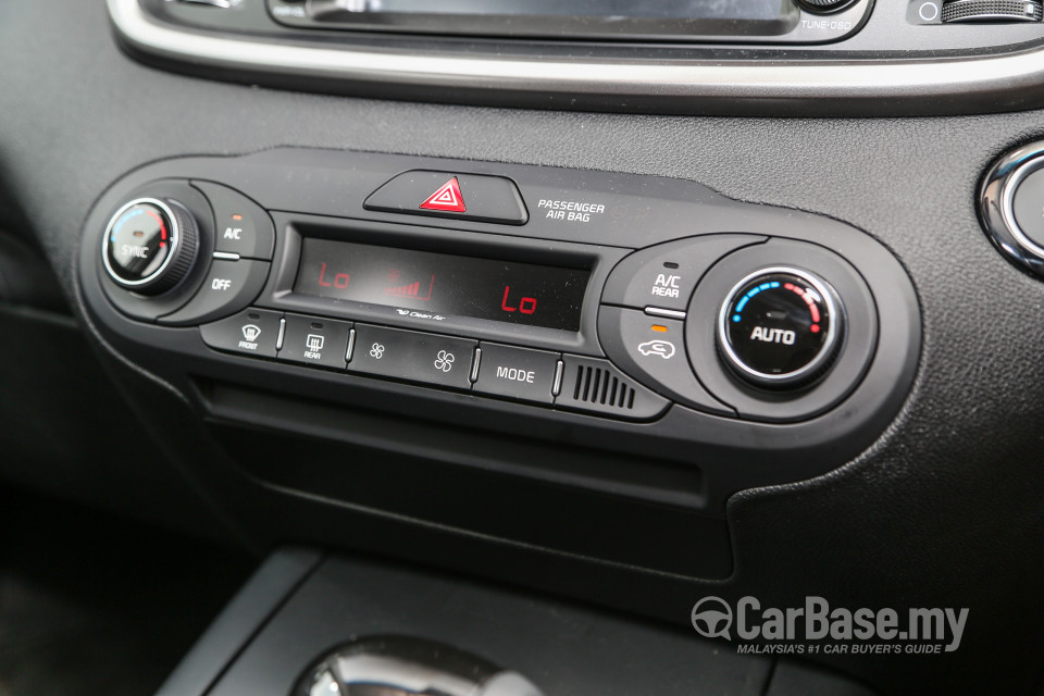 Kia Sorento UM (2016) Interior