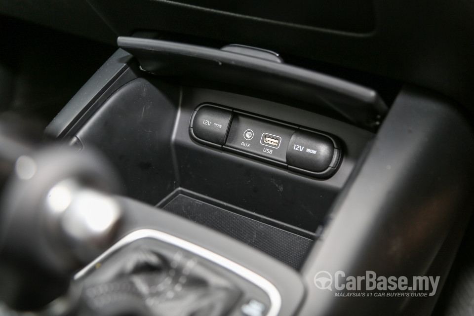 Kia Sorento UM (2016) Interior