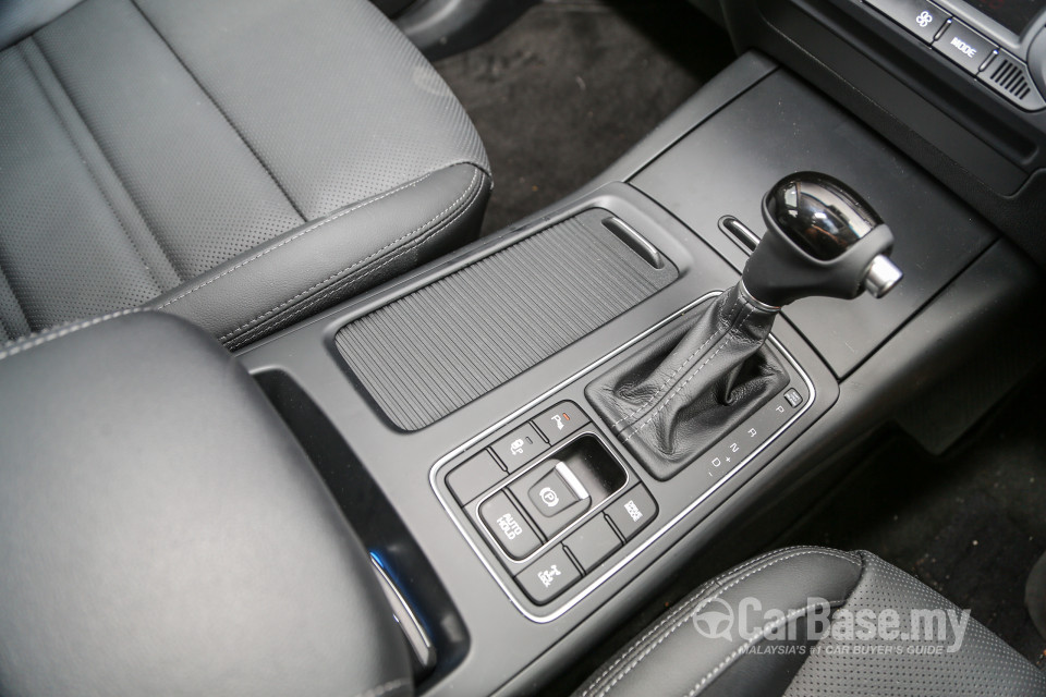 Kia Sorento UM (2016) Interior