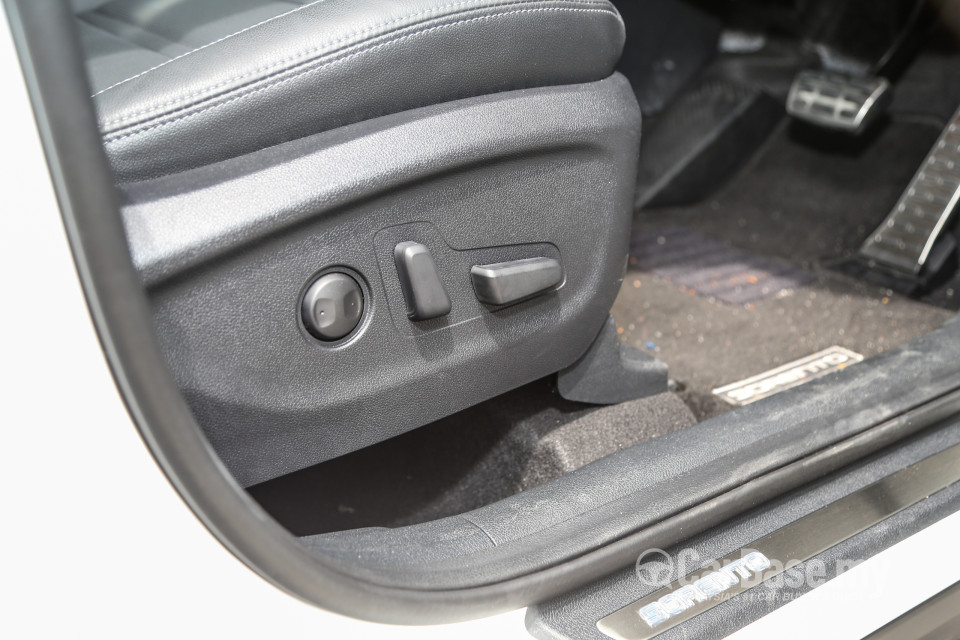 Kia Sorento UM (2016) Interior