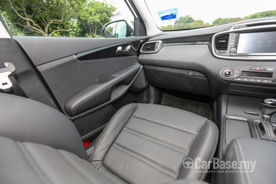 Kia Sorento UM (2016) Interior