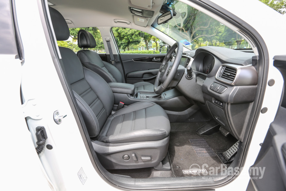 Kia Sorento UM (2016) Interior