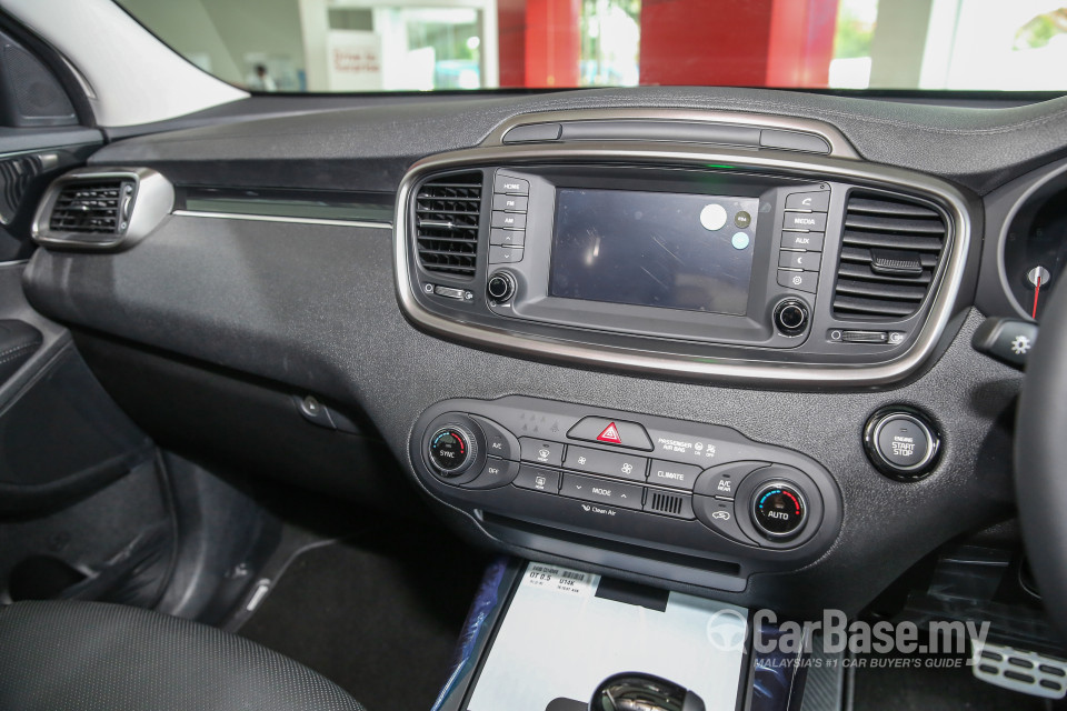 Kia Sorento UM (2016) Interior