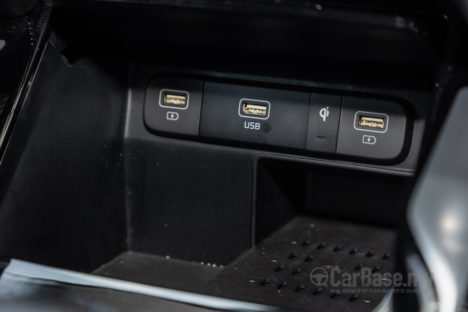 Kia Sorento MQ4 (2023) Interior