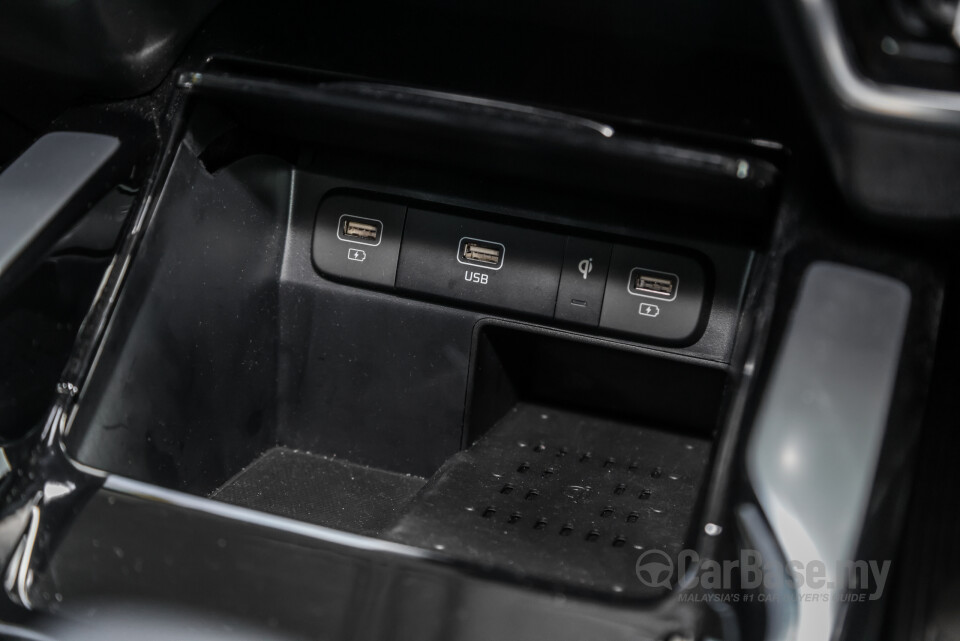 Kia Sorento MQ4 (2023) Interior