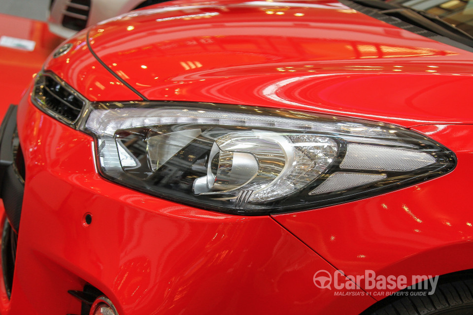 Kia Cerato Koup YD (2015) Exterior