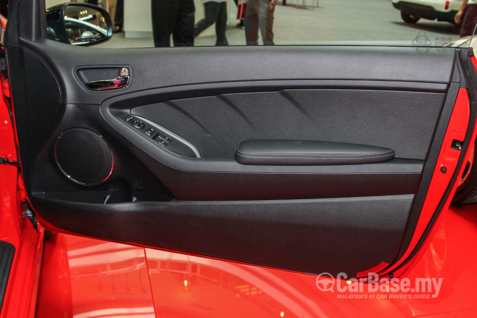Kia Cerato Koup YD (2015) Interior