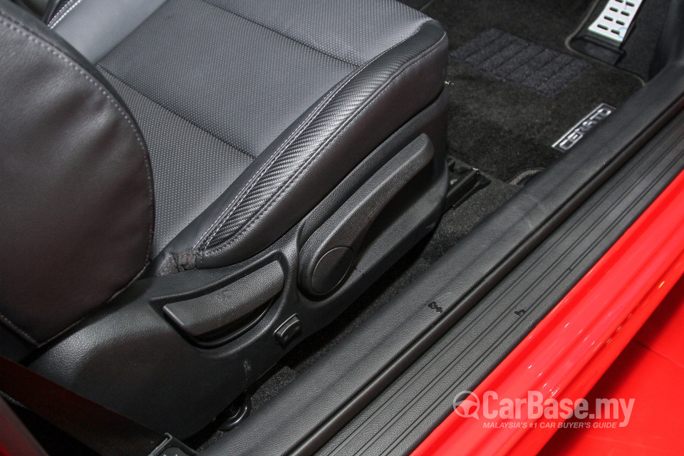 Kia Cerato Koup YD (2015) Interior