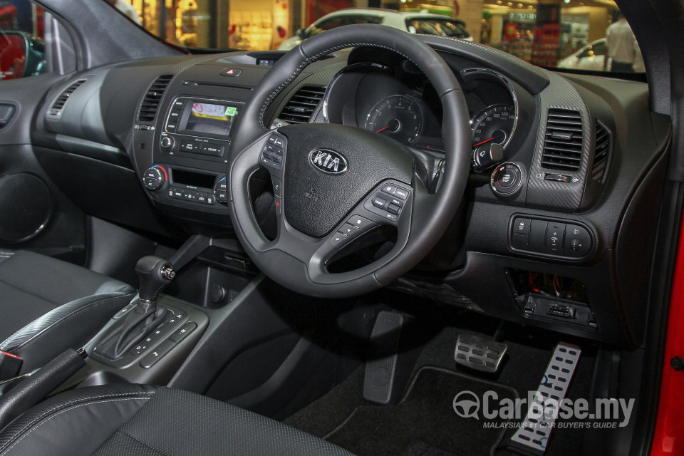 Kia Cerato Koup YD (2015) Interior