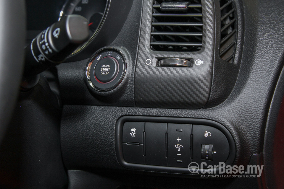 Kia Cerato Koup YD (2015) Interior