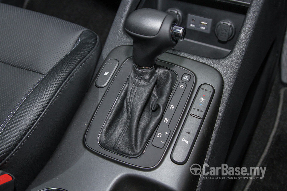 Kia Cerato Koup YD (2015) Interior