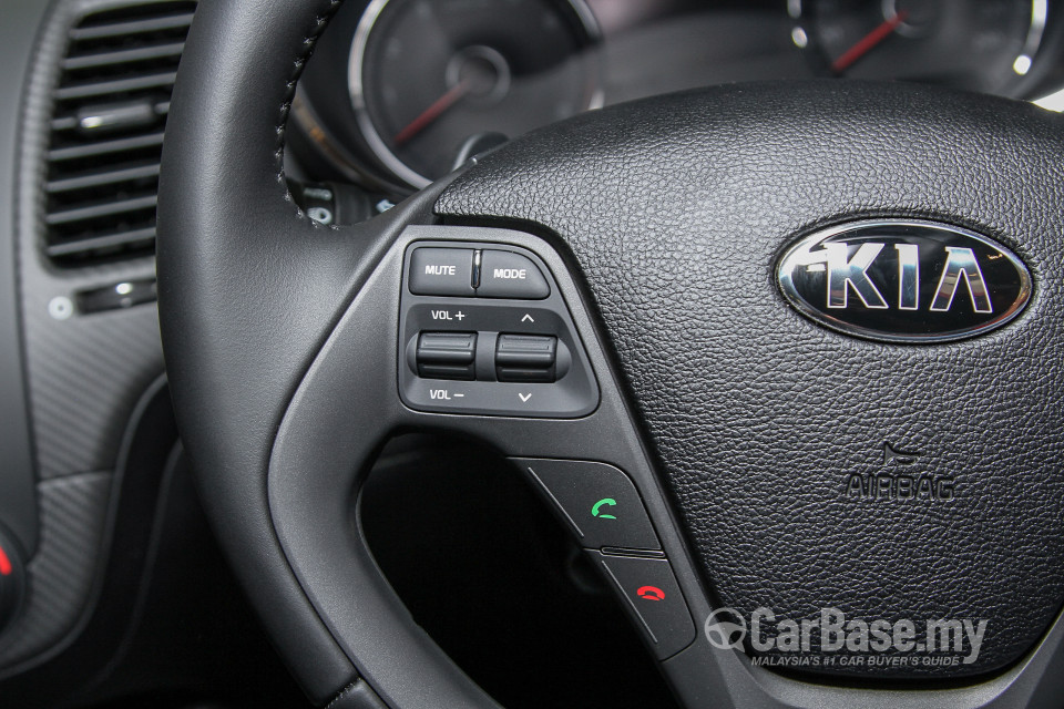 Kia Cerato Koup YD (2015) Interior