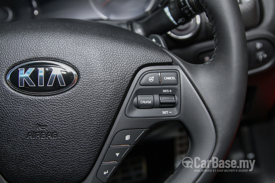 Kia Cerato Koup YD (2015) Interior