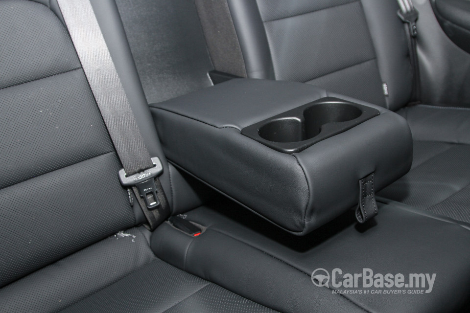 Kia Cerato Koup YD (2015) Interior